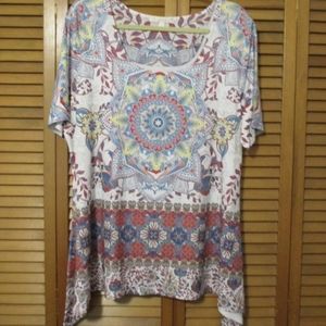 G. Collection Medallion Floral Print SS Handkerchief Hem SS Top. Women's 2X